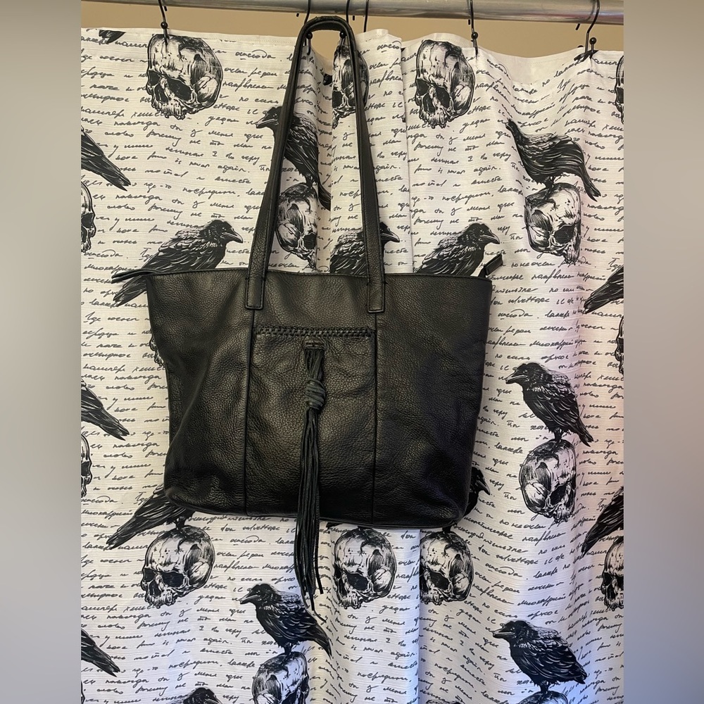 Lucky Brand leather shoulder bag. One large compartment plus convenient pockets